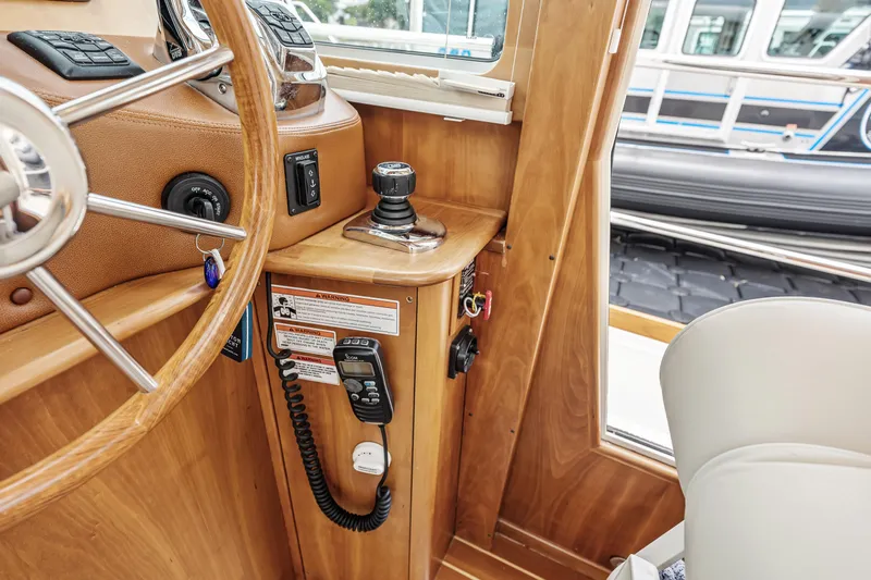  Yacht Photos Pics Helm Joystick