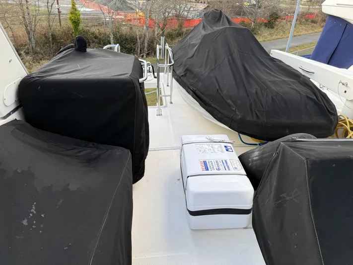  Yacht Photos Pics 2003 Meridian 490 Pilothouse deck with covered equipment and storage box.