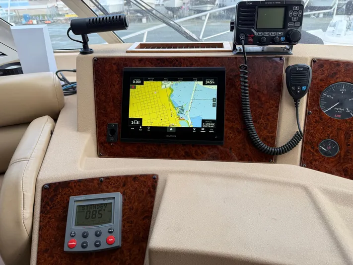  Yacht Photos Pics 2003 Meridian 490 Pilothouse dashboard with navigation equipment and controls.