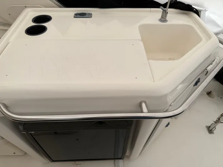  Yacht Photos Pics 2003 Meridian 490 Pilothouse boat sink and countertop with cup holders.
