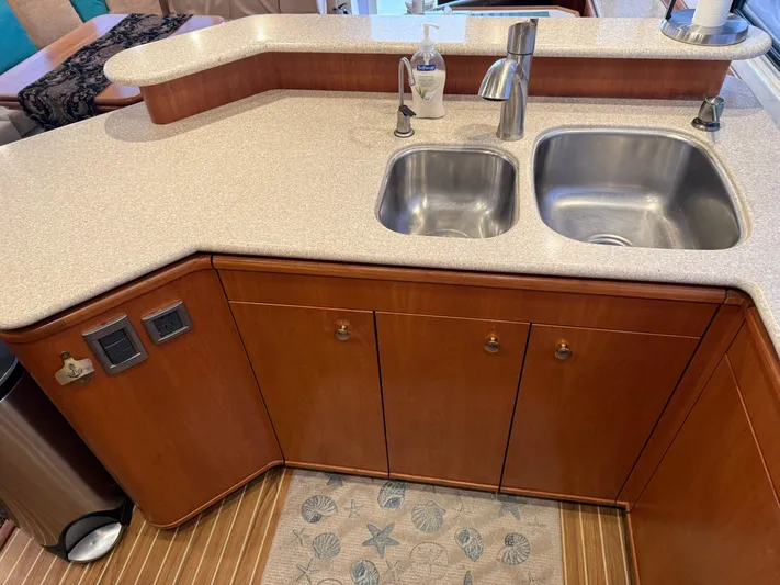  Yacht Photos Pics 2003 Meridian 490 Pilothouse kitchen with dual sinks and wooden cabinetry.