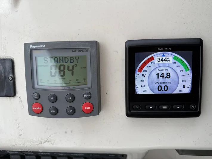 Yacht Photos Pics Autopilot and GPS displays on 2003 Meridian 490 Pilothouse boat dashboard.