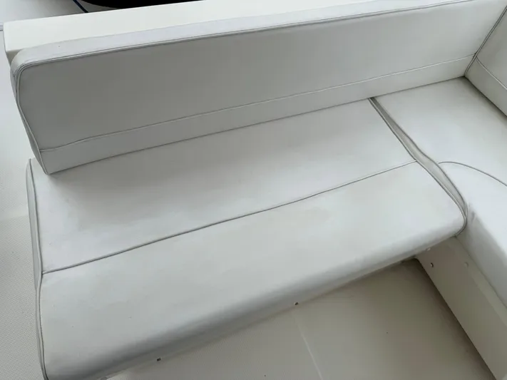  Yacht Photos Pics White seating on 2003 Meridian 490 Pilothouse boat.