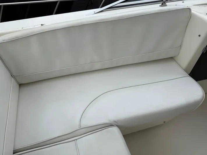  Yacht Photos Pics White seating on a 2003 Meridian 490 Pilothouse boat.