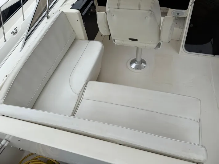  Yacht Photos Pics 2003 Meridian 490 Pilothouse interior with white seating and captain's chair.