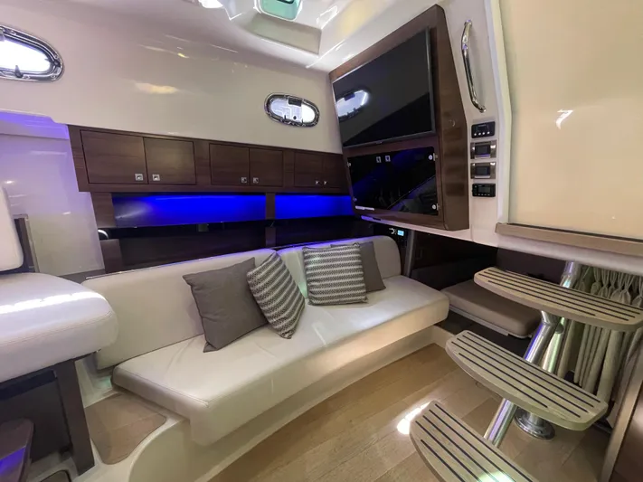 Rutherford III Yacht Photos Pics 