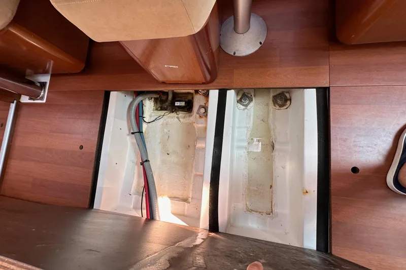 Shamrock Yacht Photos Pics Beneteau Oceanis 40 (2011) interior floor with exposed bilge and wiring.