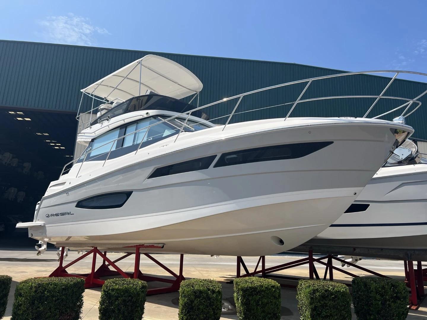 2023 Regal 38 FXO Cruiser for sale - YachtWorld