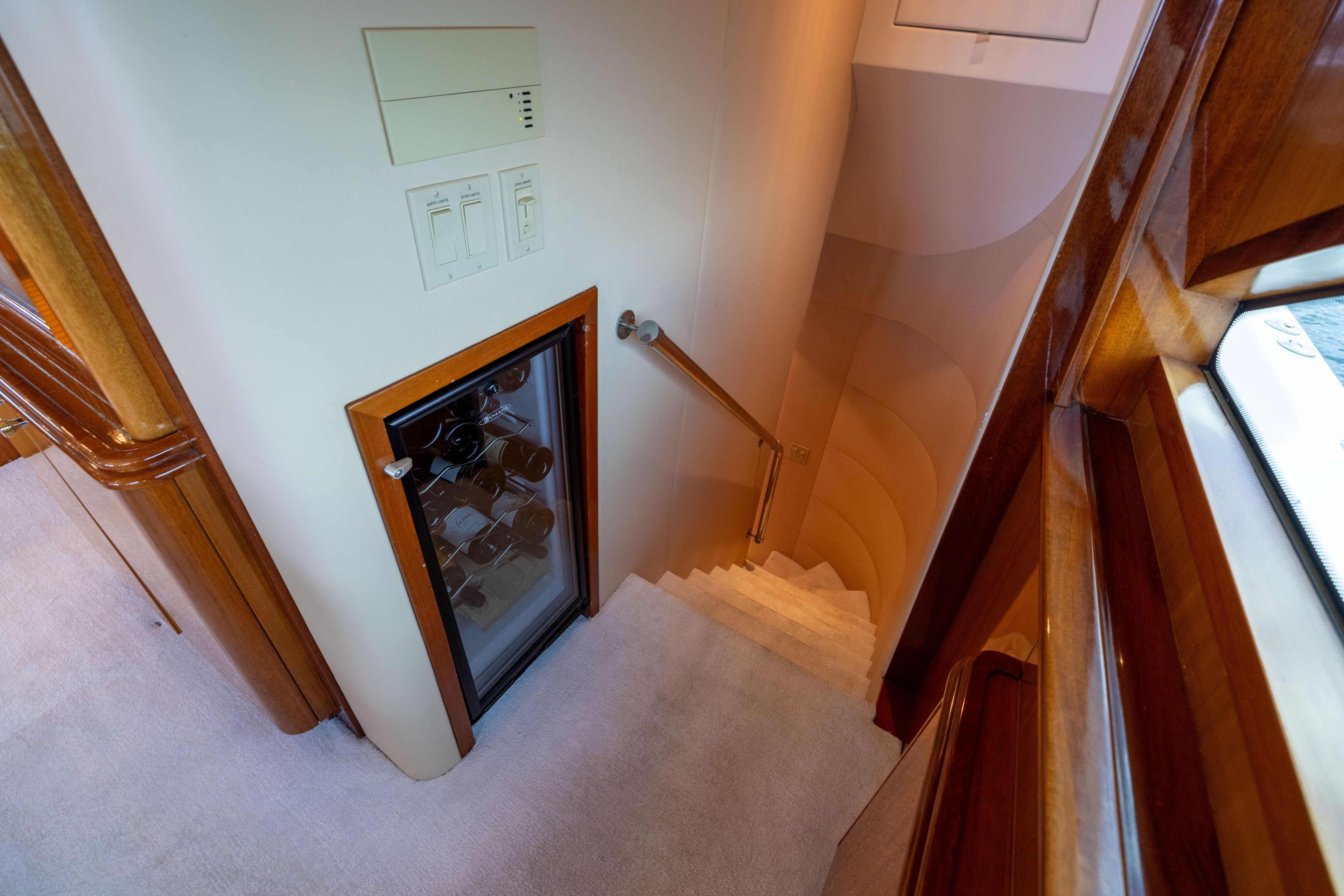 2005 Hatteras 80 