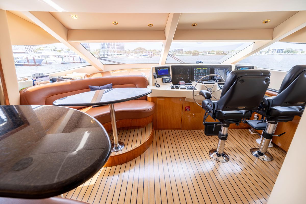 2005 Hatteras 80 