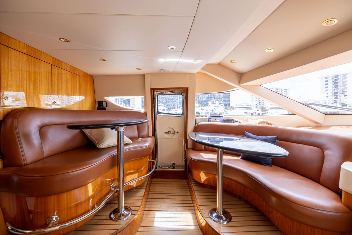 2005 Hatteras 80 