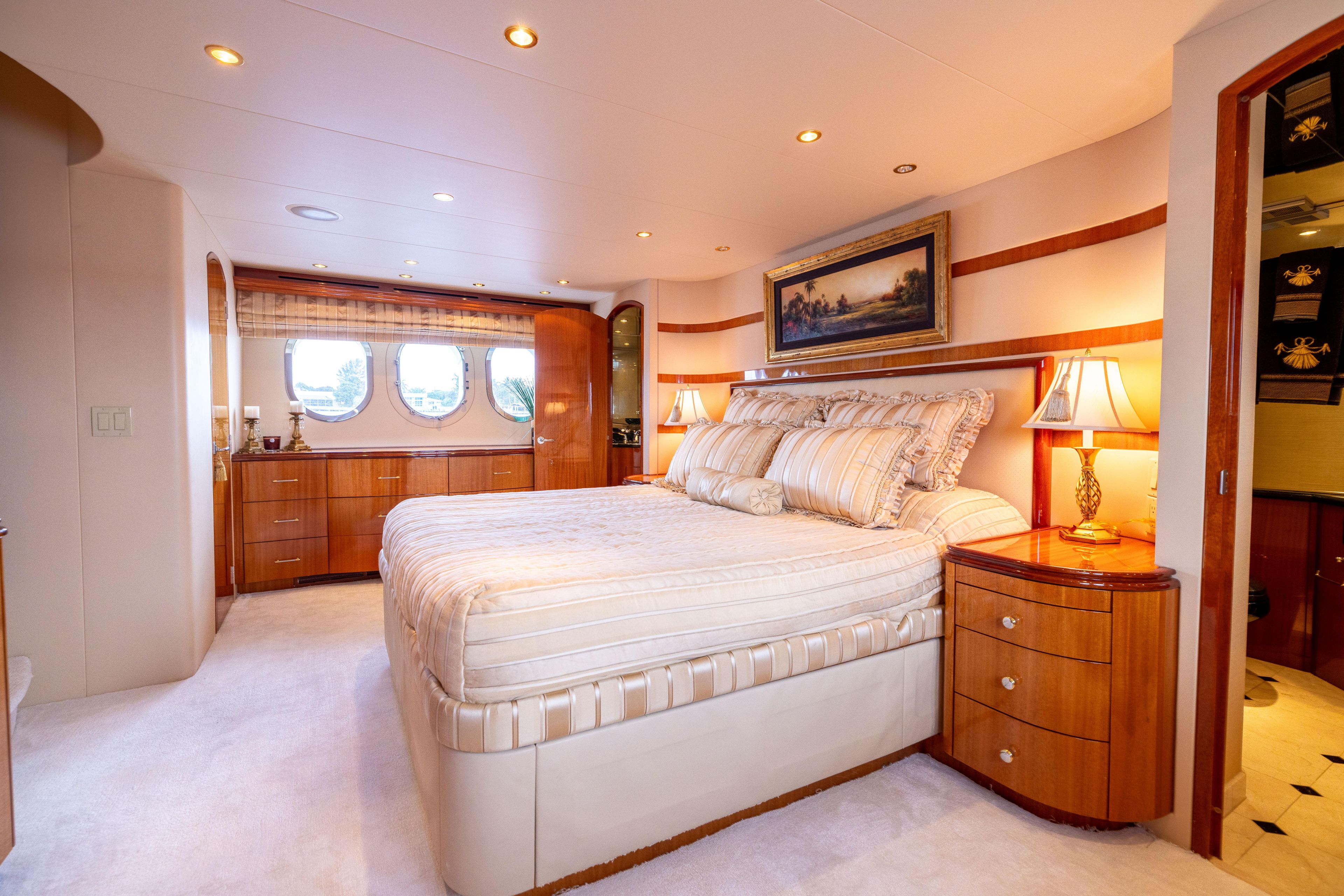 2005 Hatteras 80 