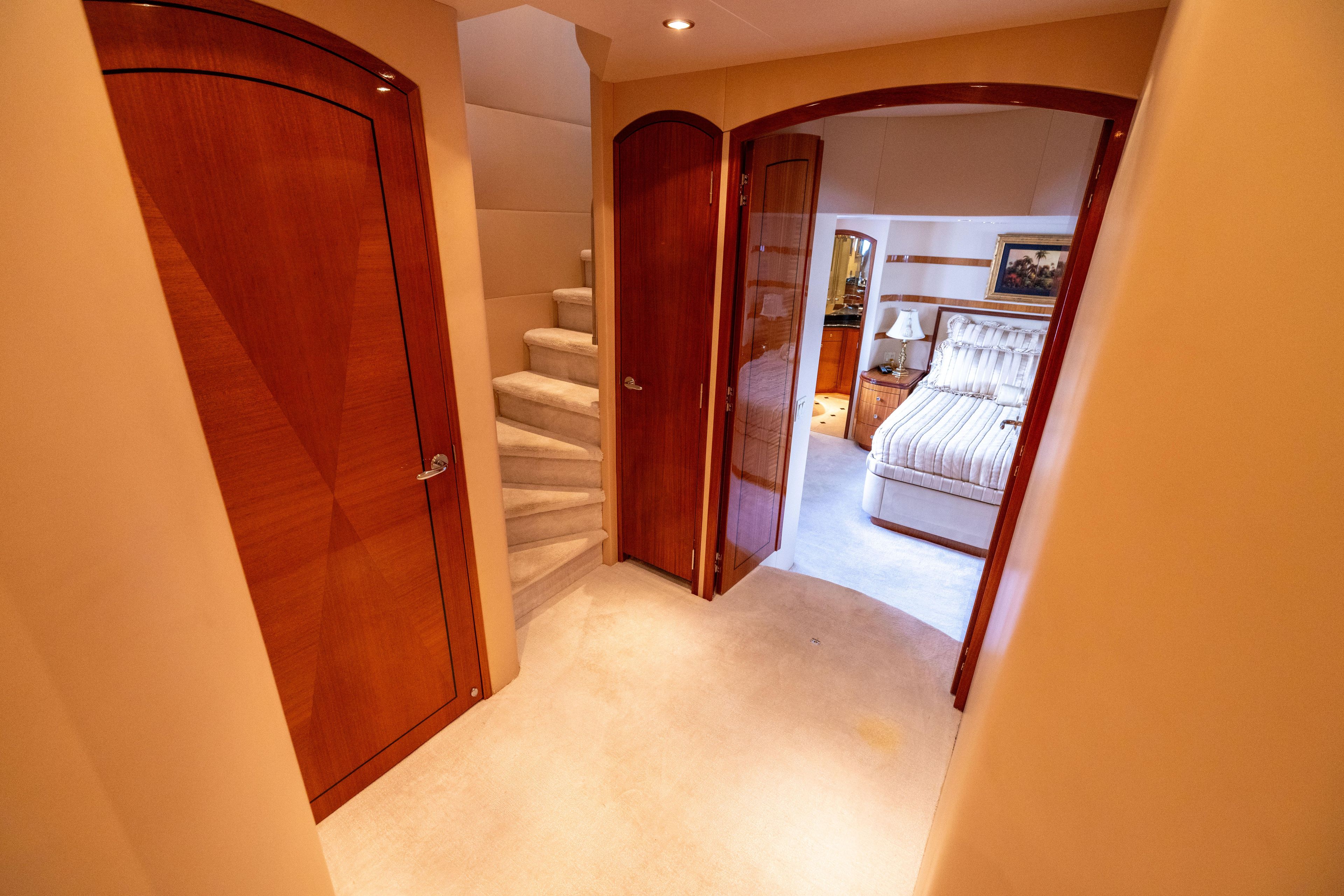 2005 Hatteras 80 