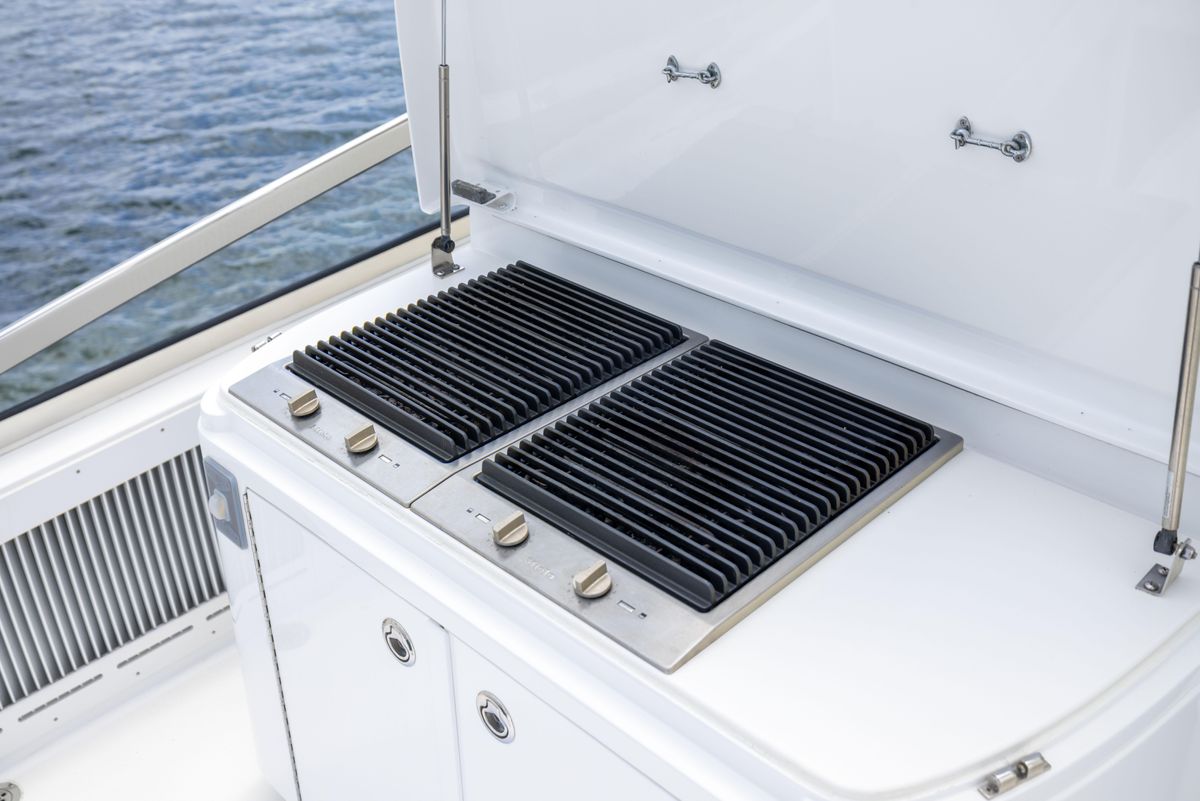 2005 Hatteras 80 