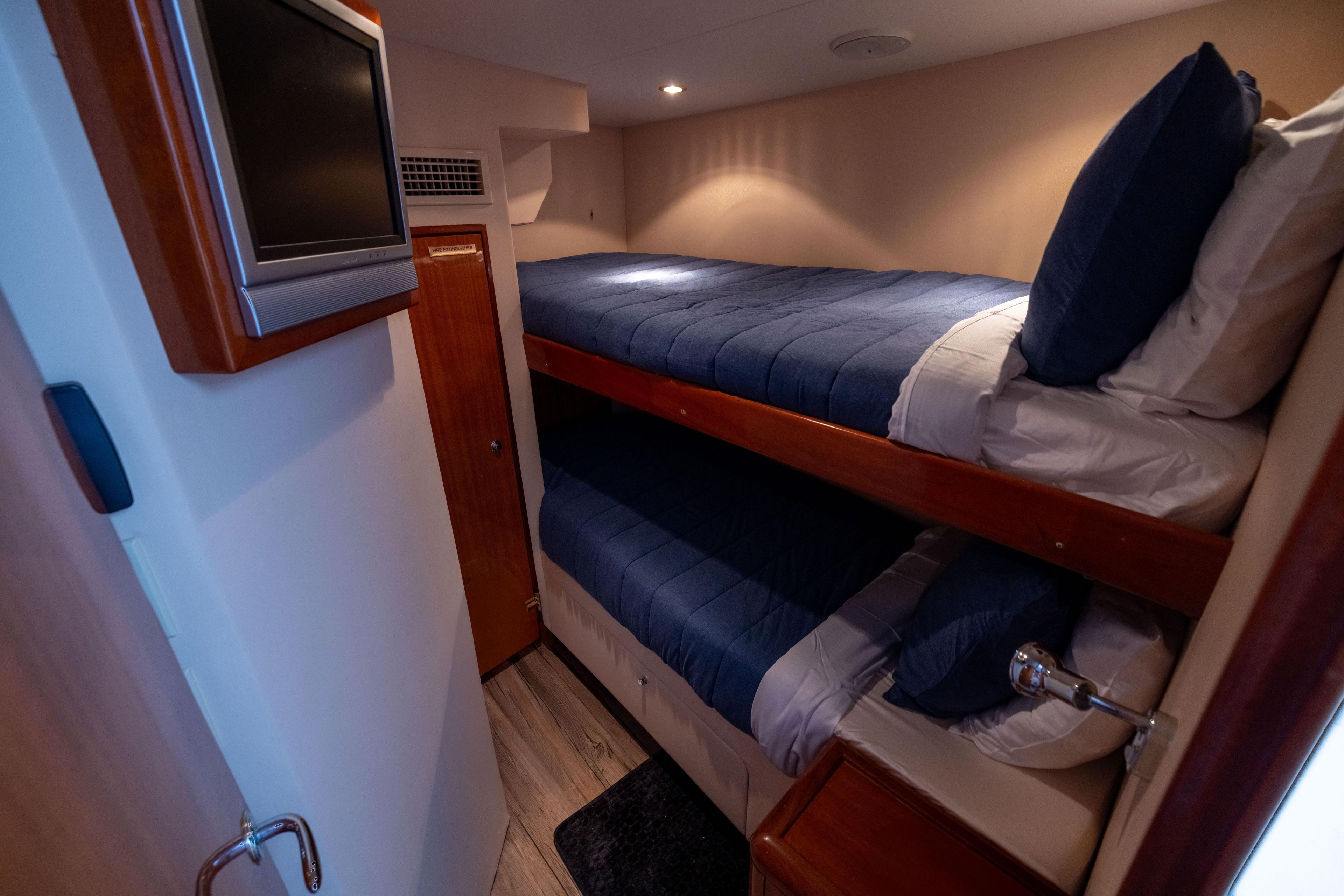 2005 Hatteras 80 