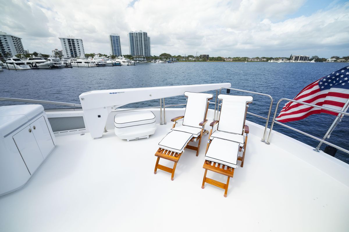 2005 Hatteras 80 