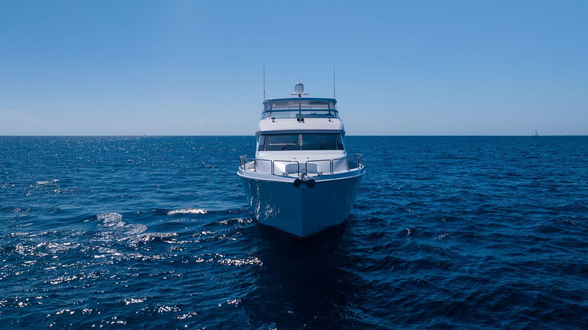 2005 Hatteras 80 