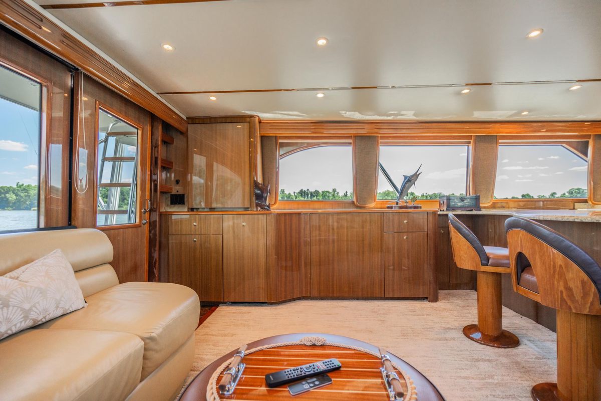 2006 Viking 68 