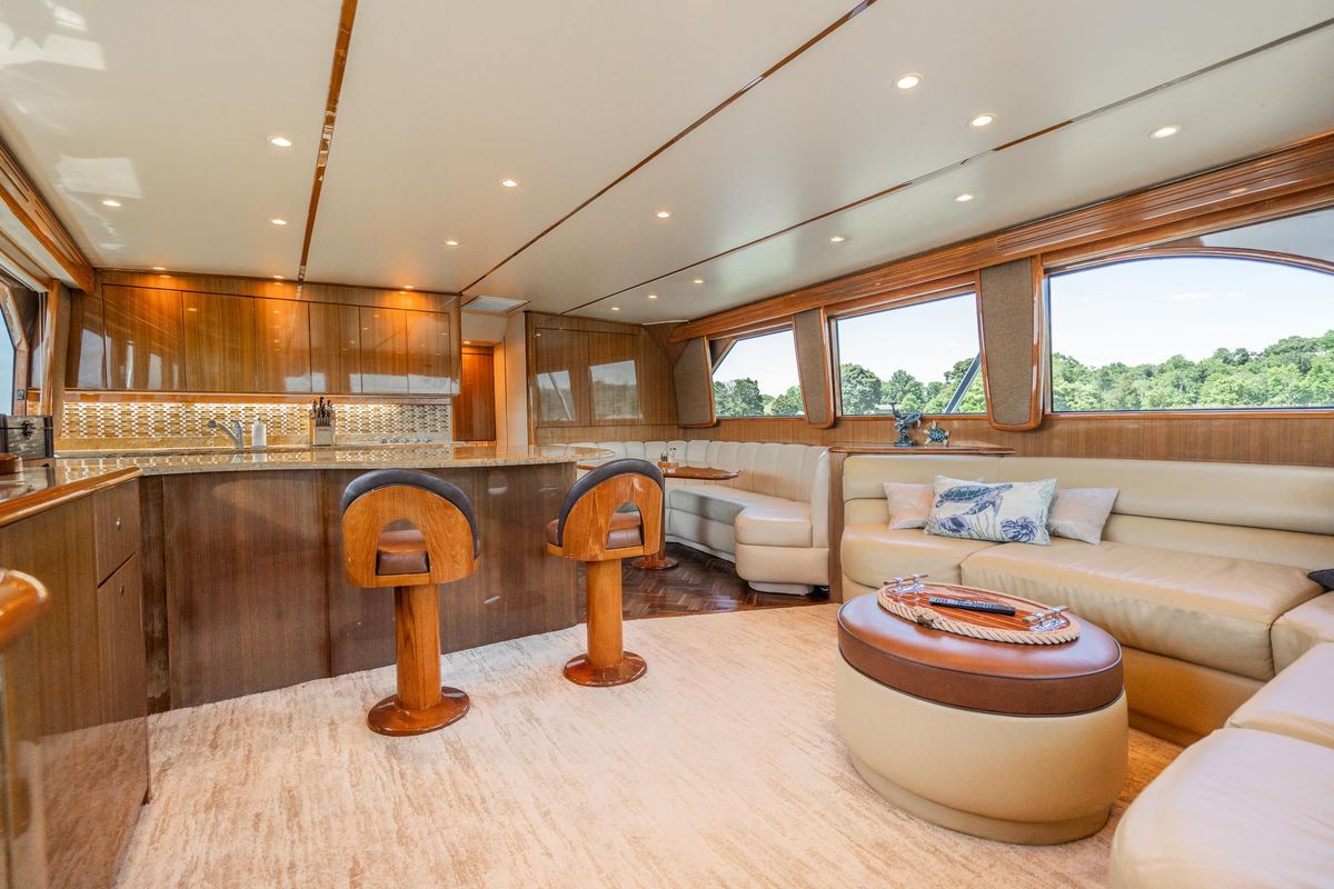 2006 Viking 68 