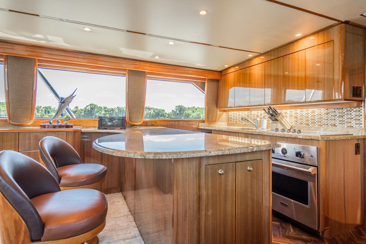 2006 Viking 68 