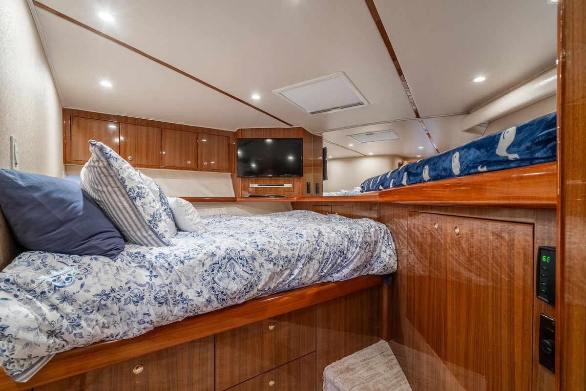 2006 Viking 68 