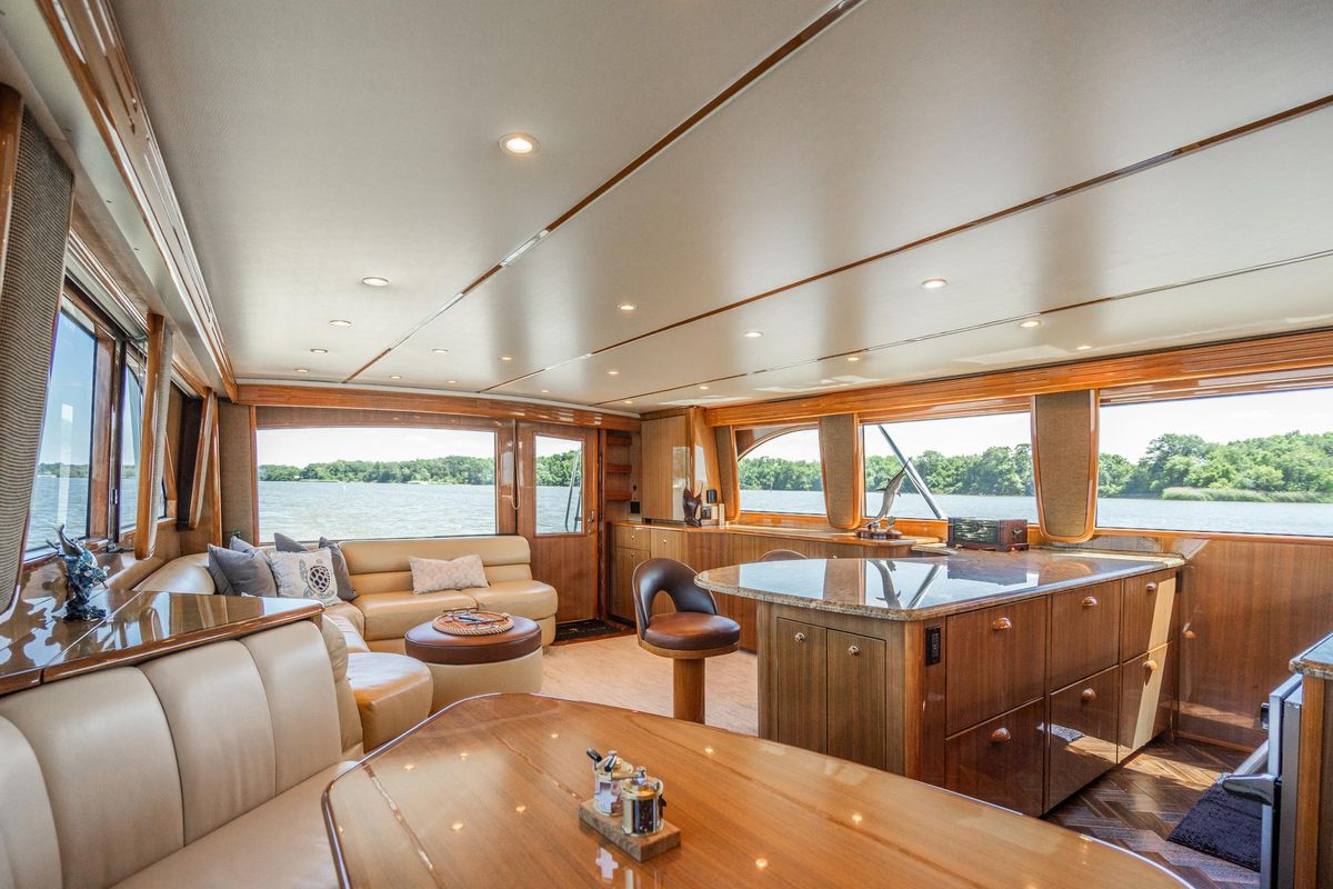 2006 Viking 68 