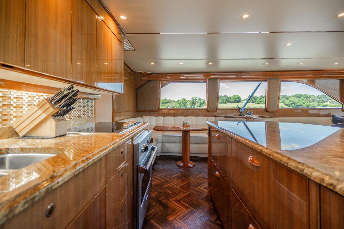 2006 Viking 68 
