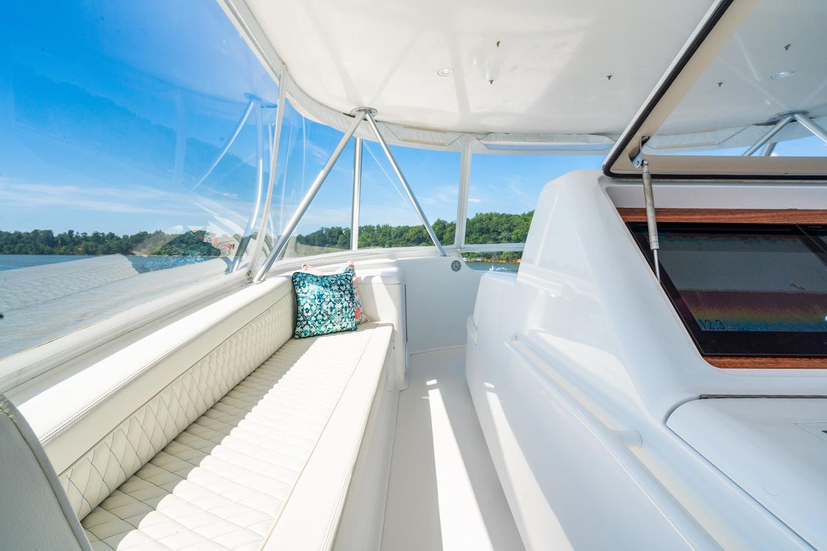 2006 Viking 68 