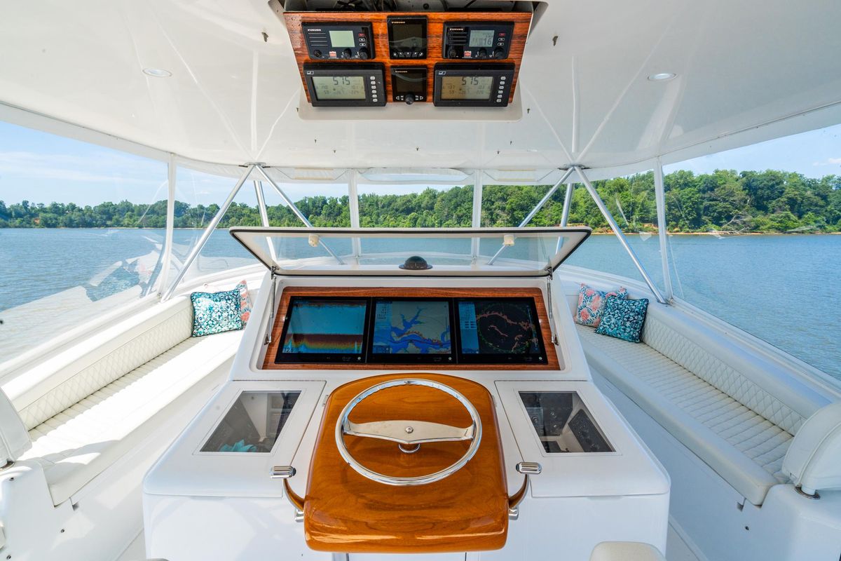 2006 Viking 68 