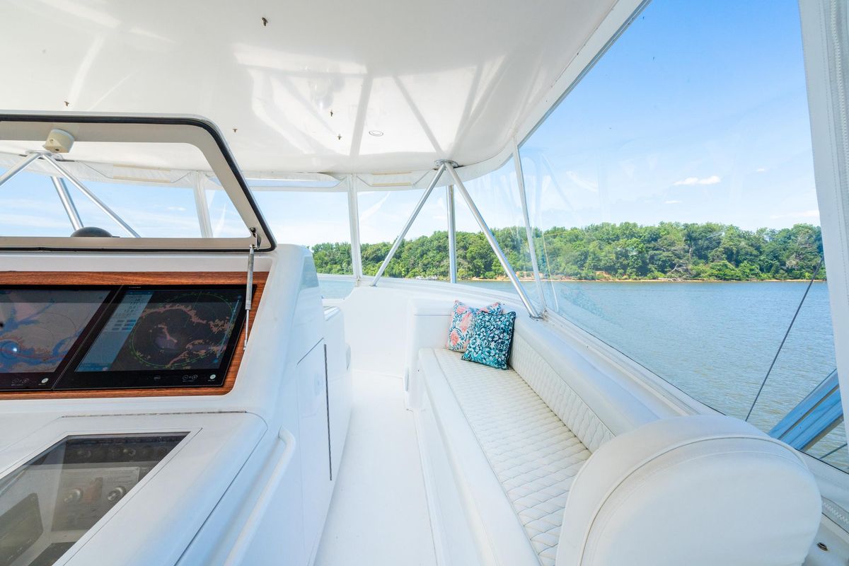 2006 Viking 68 