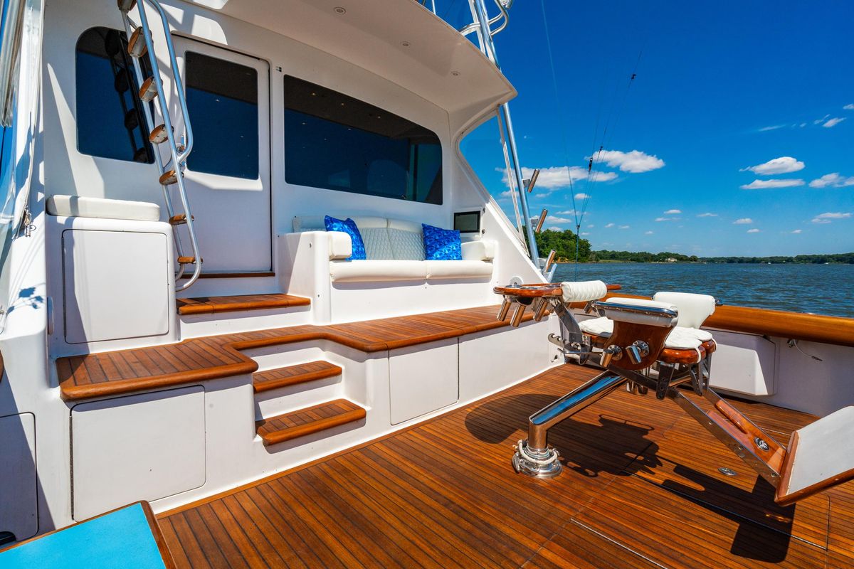 2006 Viking 68 