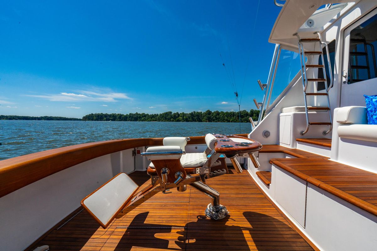 2006 Viking 68 