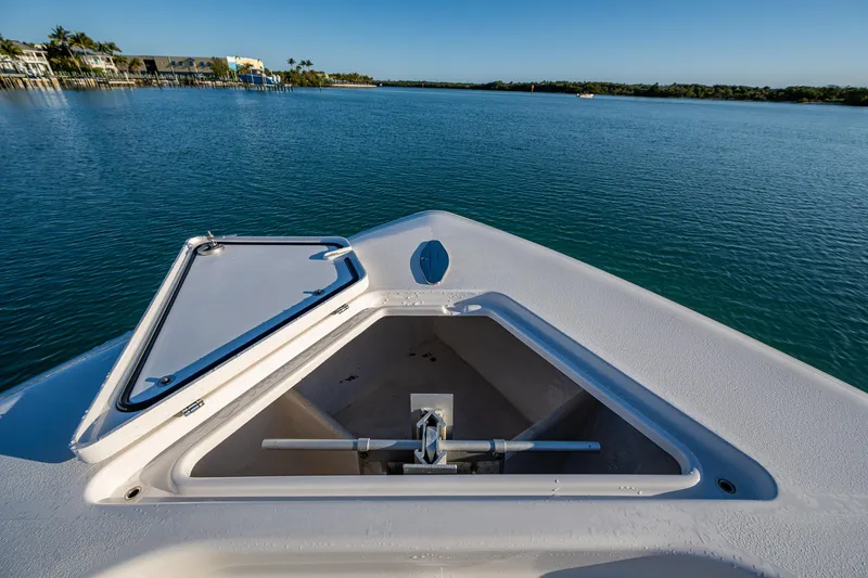 Wunderbar Yacht Photos Pics Bow view of 2022 Contender 39 ST boat on calm water.
