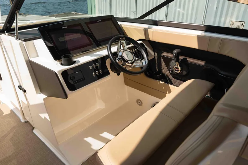  Yacht Photos Pics 2019 Sea Ray SLX 280 helm with modern controls and beige seating, dockside view.