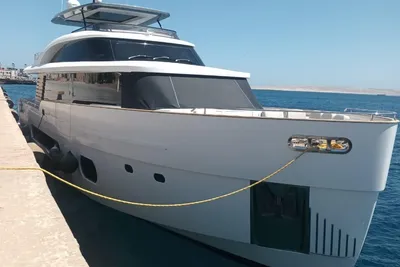Azimut Magellano 25