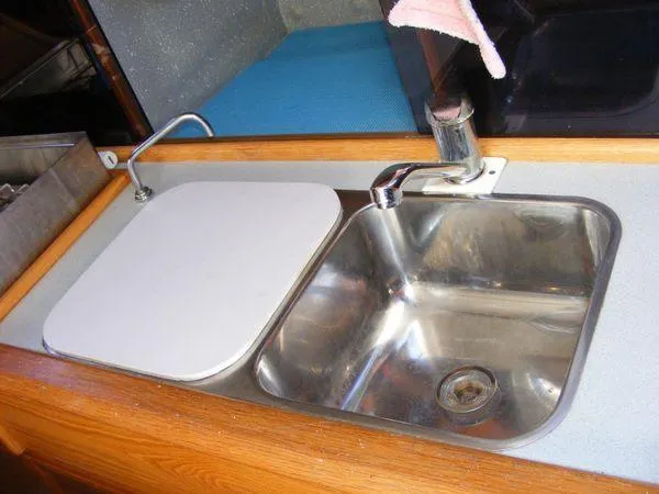 Makani Yacht Photos Pics Kitchen sink on Seawind 1000 XL catamaran, year 2008.