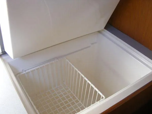 Makani Yacht Photos Pics Open refrigerator in Seawind 1000 XL catamaran, year 2008.