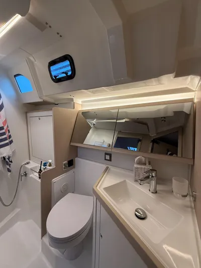 Archimedes Yacht Photos Pics Aft Head