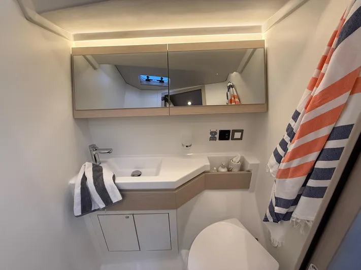 Archimedes Yacht Photos Pics Forward Head