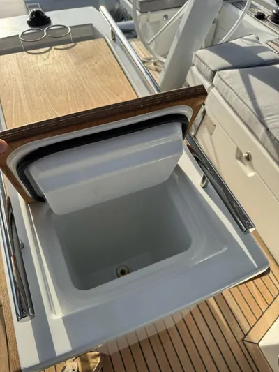 Archimedes Yacht Photos Pics Top-loading Ice Box