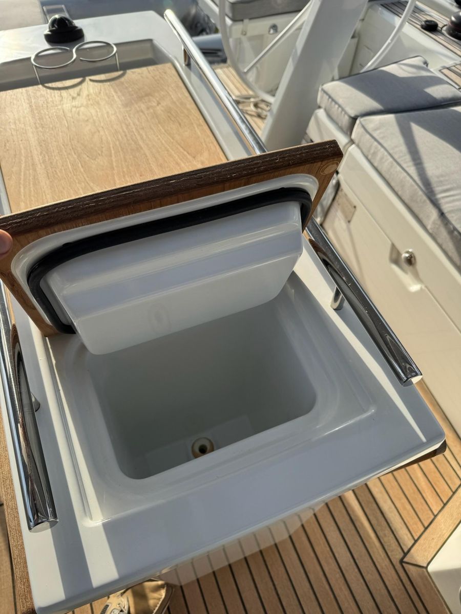 2022 Beneteau 46 