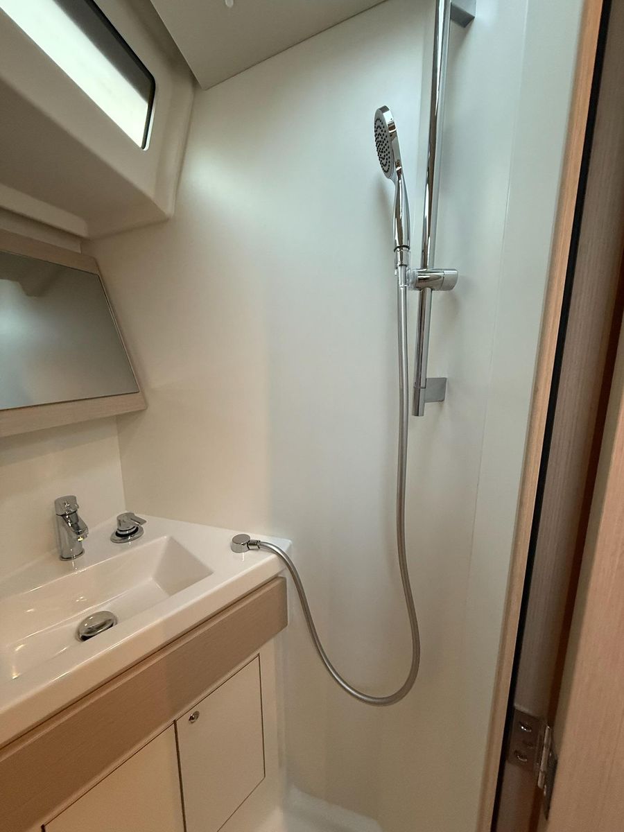 2022 Beneteau 46 