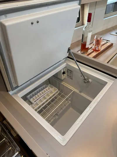 Archimedes Yacht Photos Pics Top Loading Refrigerator