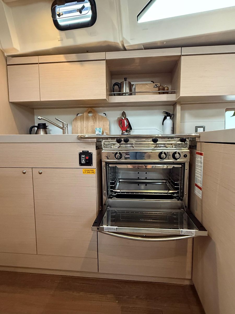 2022 Beneteau 46 