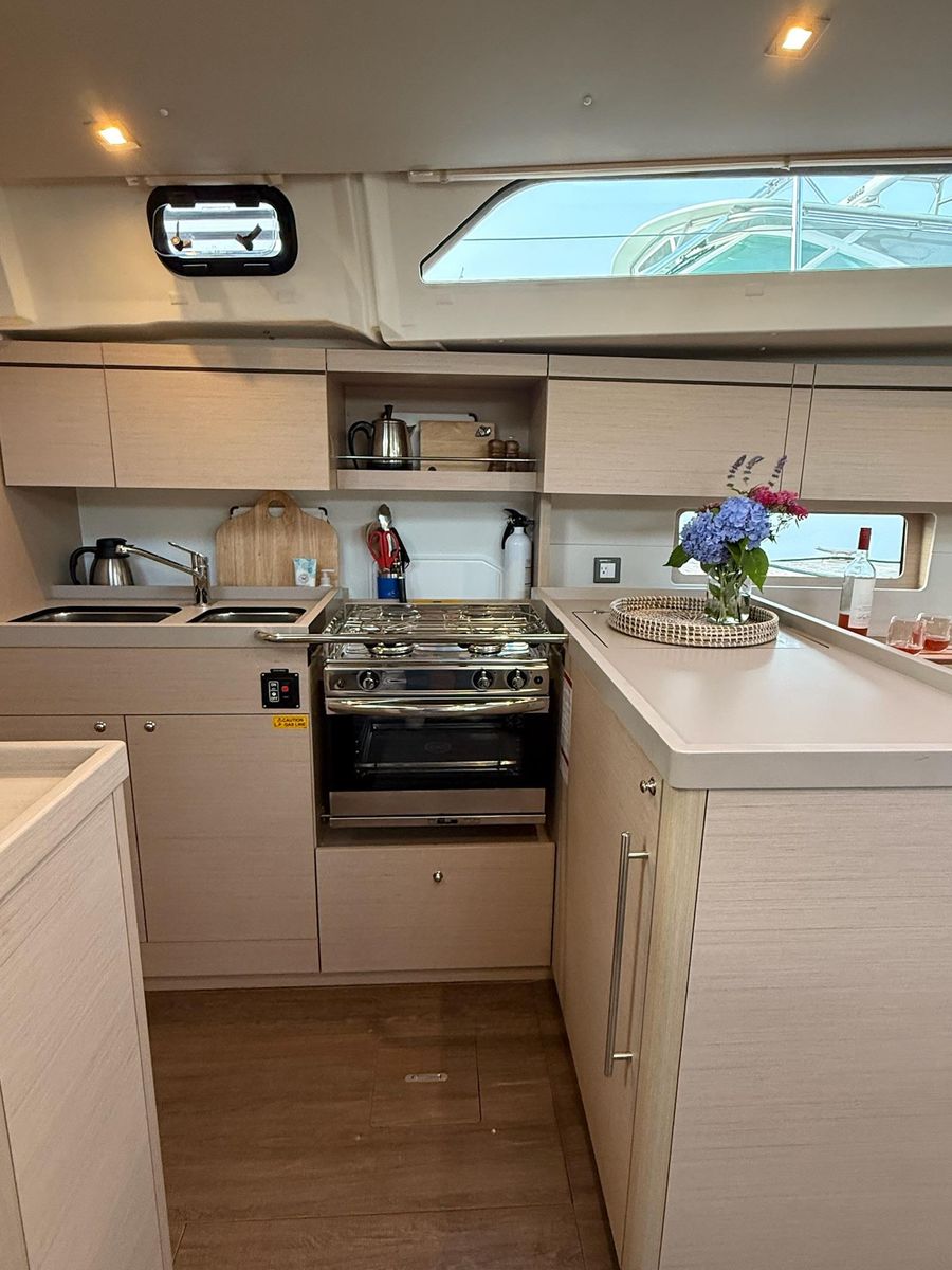 2022 Beneteau 46 