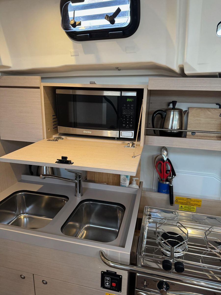 2022 Beneteau 46 