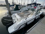 2015 Boston Whaler 230 Vantage
