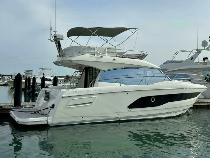  Yacht Photos Pics 2024 Prestige 420 - Image 3