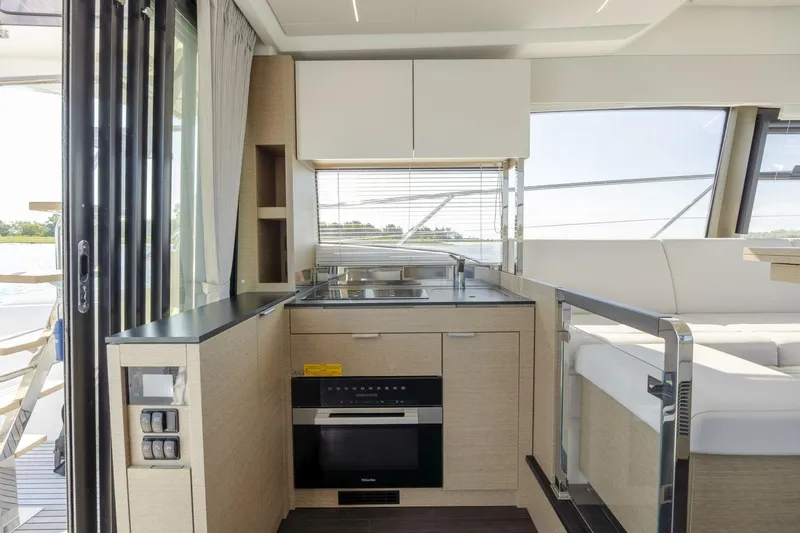  Yacht Photos Pics 2024 Prestige 420 - Image 22