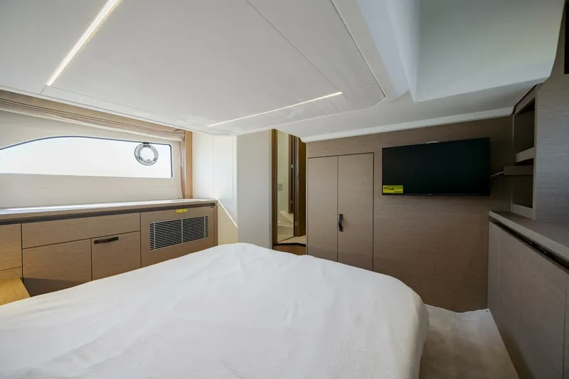  Yacht Photos Pics 2024 Prestige 420 - Image 46